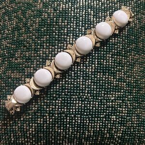 Chunky Sarah Coventry Gold and White Bracelet